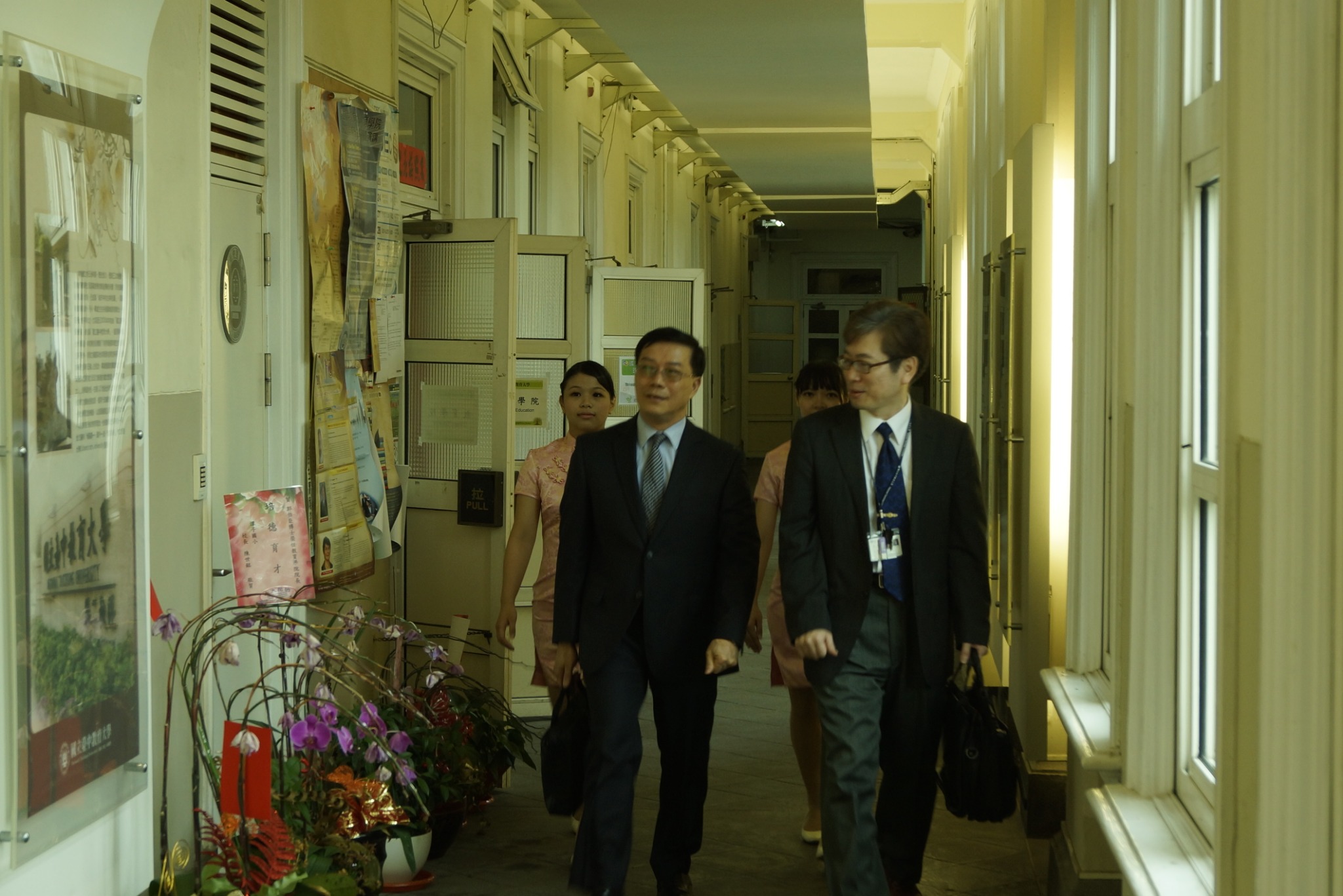 2013年邀請外交部李朝成公使至國立臺中教育大學演講