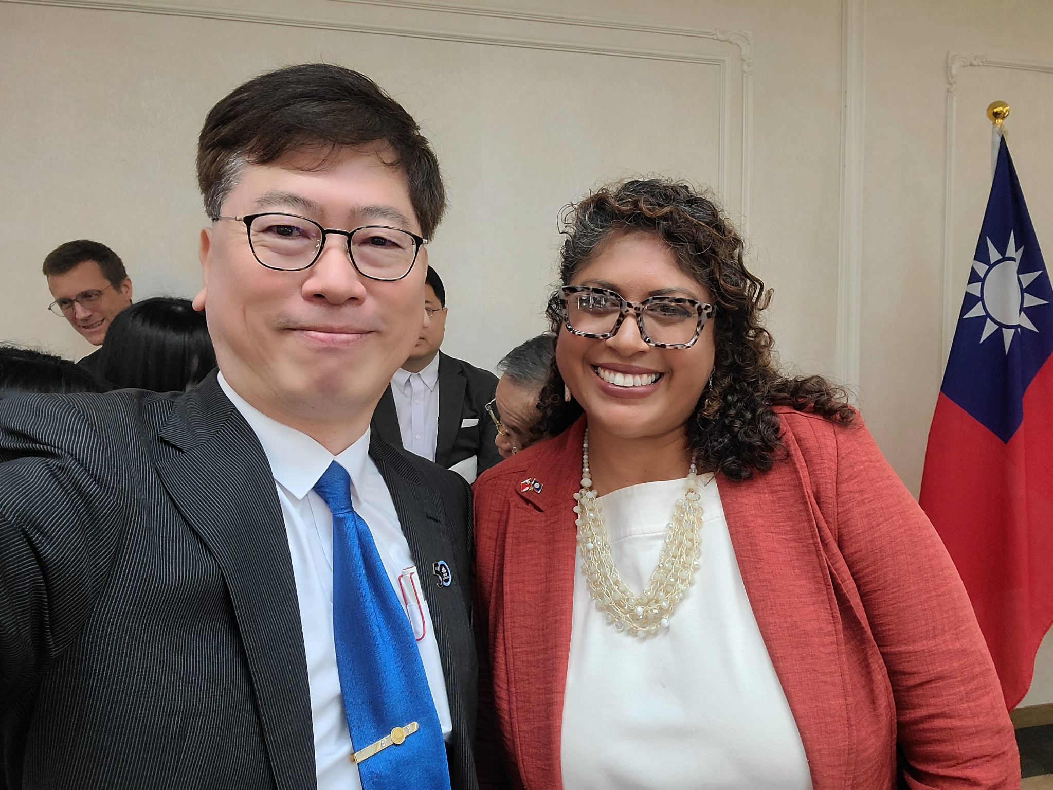 貝里斯教育部常務次長 Diane Castillo-Maheia 與朱海成教授合影